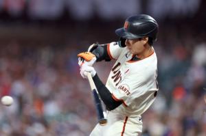 <b>이정후</b>, 한국인 두 번째로 MLB서 <b>2루타</b> 30개 달성