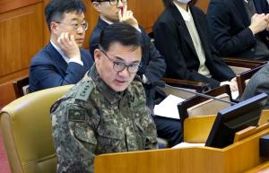 <b>여인형</b>, 尹 재판서 "'<b>계엄 불가</b>' 진언 후 무릎 꿇었다" 증언