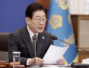 '글로벌 AI 기본사회' 비전 선포했던 李…靑, 'AI 국민배당금' 제안