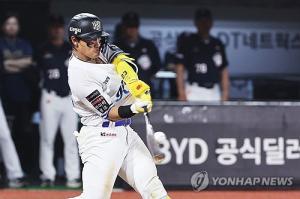 <b>KT</b>, 한화에 짜릿한 <b>역전승</b>…7일만에 선두 되찾아