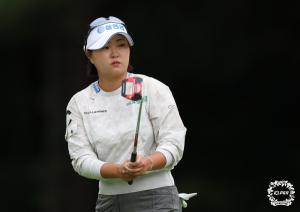 '노 보기' <b>홍진영</b>, KLPGA 시즌 세 번째 메이저 1R 선두